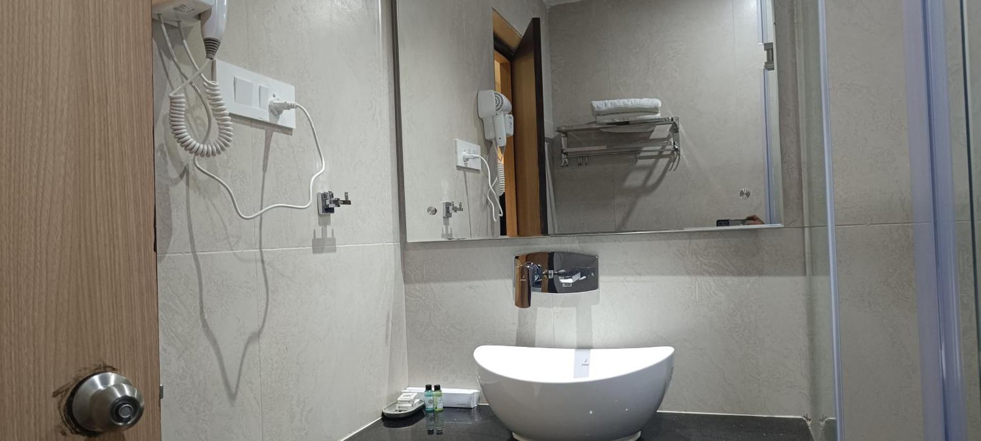 Hotel Lee Garden Near To Blue Flag Beach 500 Mtrs Puri Εξωτερικό φωτογραφία