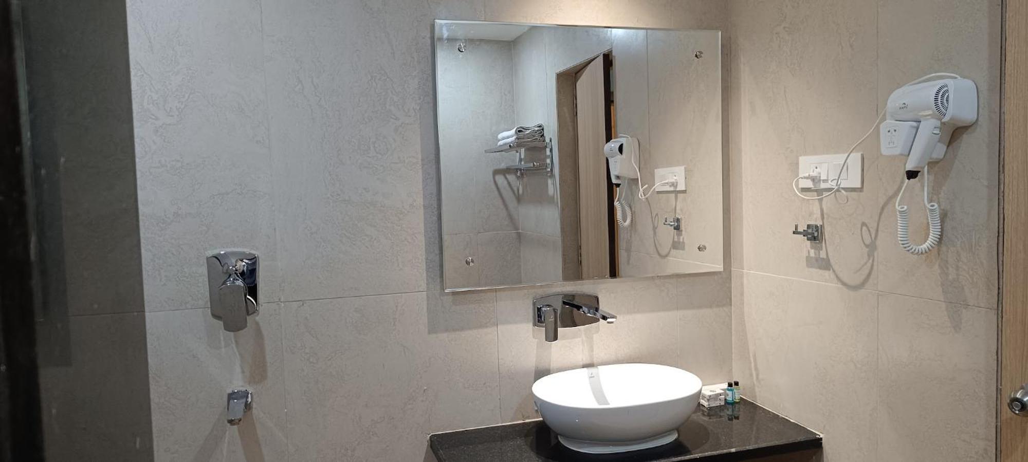 Hotel Lee Garden Near To Blue Flag Beach 500 Mtrs Puri Εξωτερικό φωτογραφία
